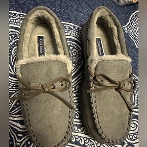 Club Room Men's Gray Moccasin Slippers/Women’s size 7.   Men’s size 6.
